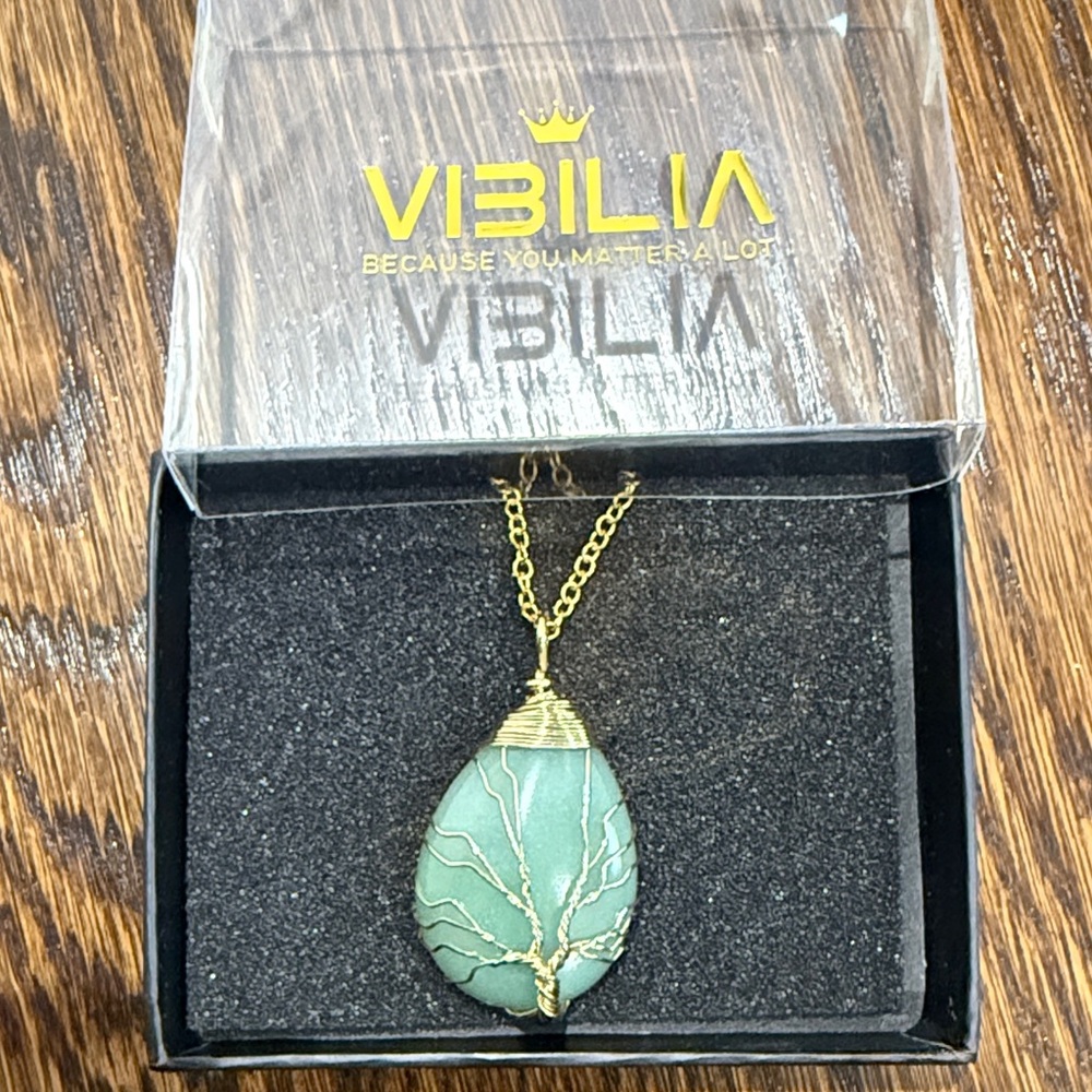 NWT TREE OF LIFE NECKLACE